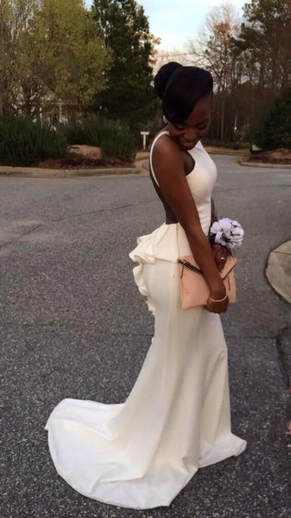 Женское длинное вечернее платье элегантное белое с открытой спиной для