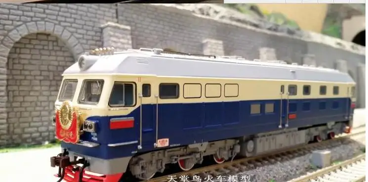 Модель 1/20 года медный китайский Председатель Dongfeng Мао Цзэдун 4D дизельный