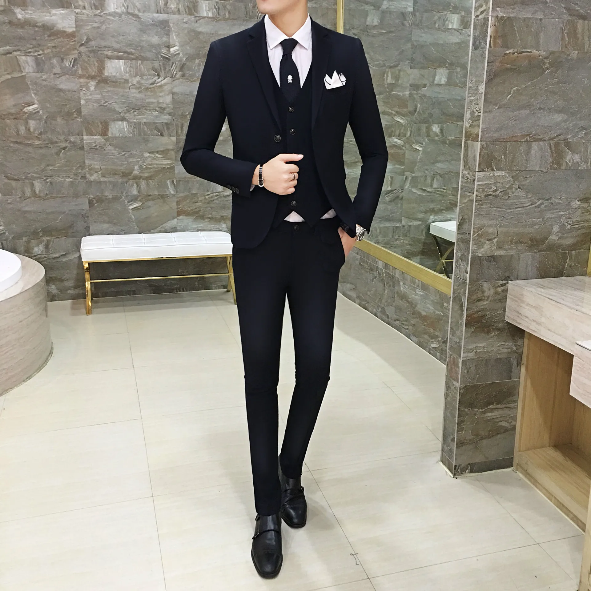 

Man Black Single-breasted Slim Business Blazers Professional Suits Male Groomsmen Wedding Dress Suits For Men(Jacket+Vest+Pants)