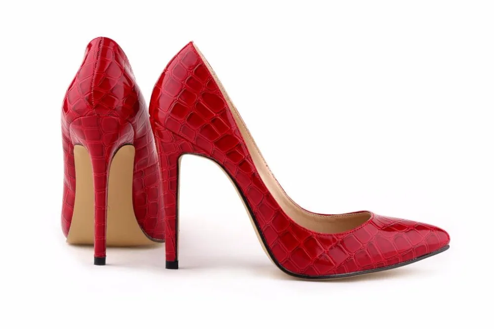 High heeled shoes. красные туфли. туфли на стойком каблуке. туфли без фона. High heeled shoes.