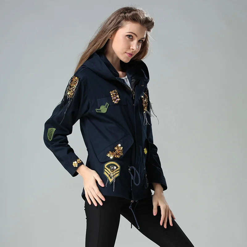 Куртка-бомбер женская с вышивкой элегантный пиджак на завязках цепочками и