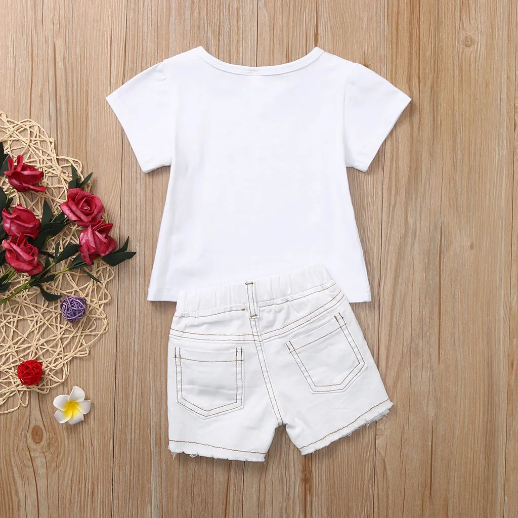 Одежда для девочек Футболка с буквенным принтом маленьких + джинсовые шорты