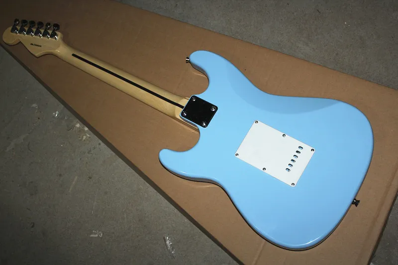 2018 Factory Wholesale Sky Blue Body Electric Guitar with White Pickguard Chrome Hardwares Lisa music | Спорт и развлечения