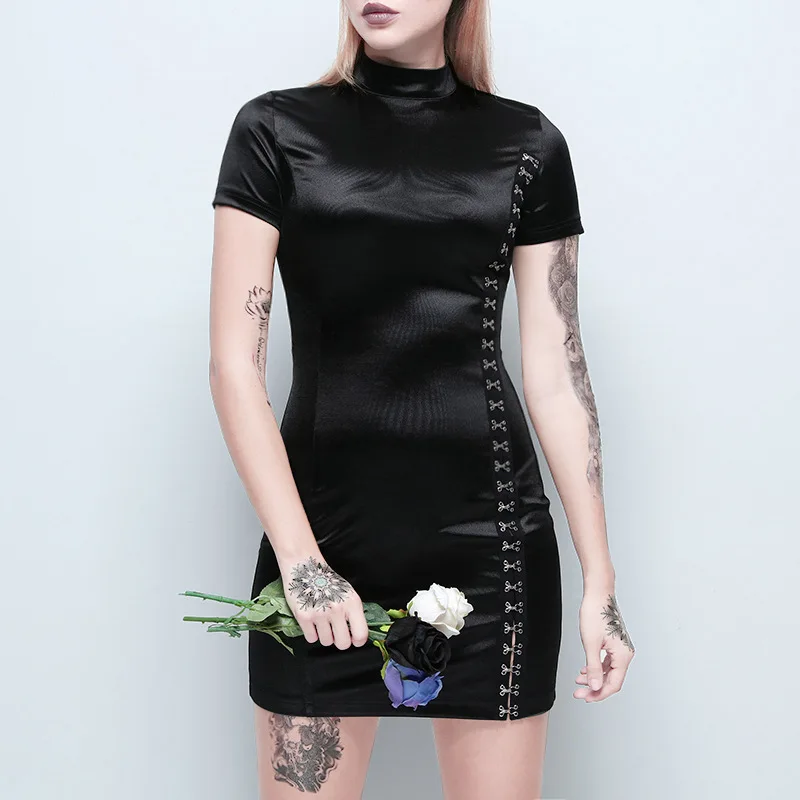 Летнее готическое женское платье с высоким воротником и коротким рукавом