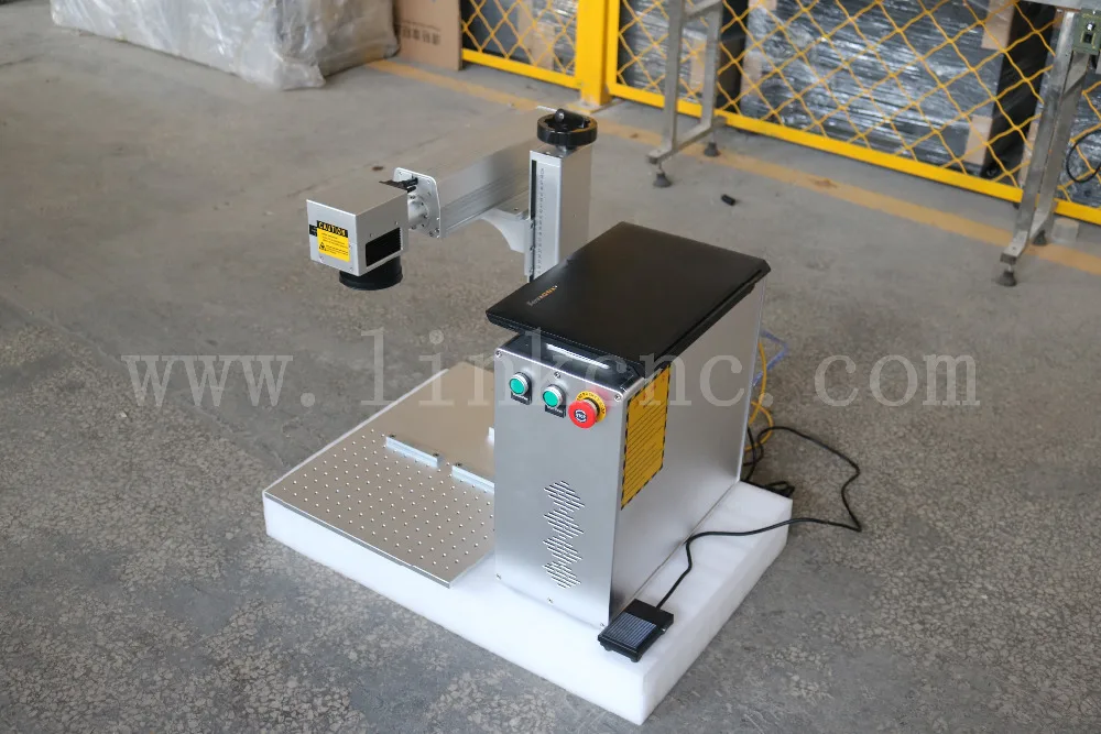 Высококачественная волоконная лазерная маркировочная машина цена для