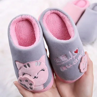 gray cat Детские хлопковые домашние тапочки; сезон осень-зима; Детская домашняя обувь для мальчиков; Нескользящие тапочки на толстой подошве для маленьких девочек; детская теплая обувь - Цвет: gray cat