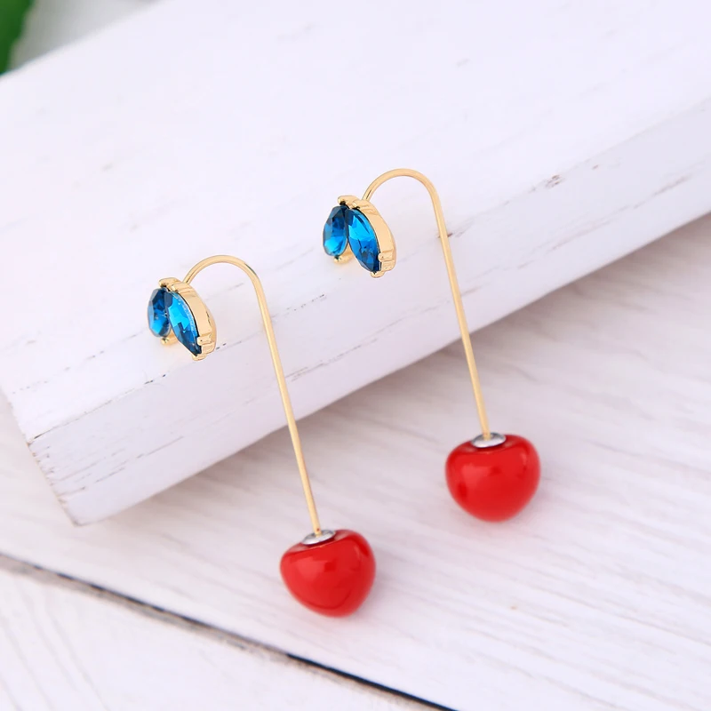 Женские серьги подвески KISS ME вечерние из красной смолы с вишенками изысканные