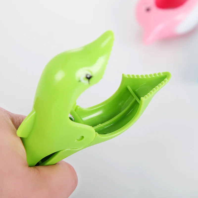 2 шт. уплотненные прочные клипсы с милыми дельфинами зажим для пляжного полотенце