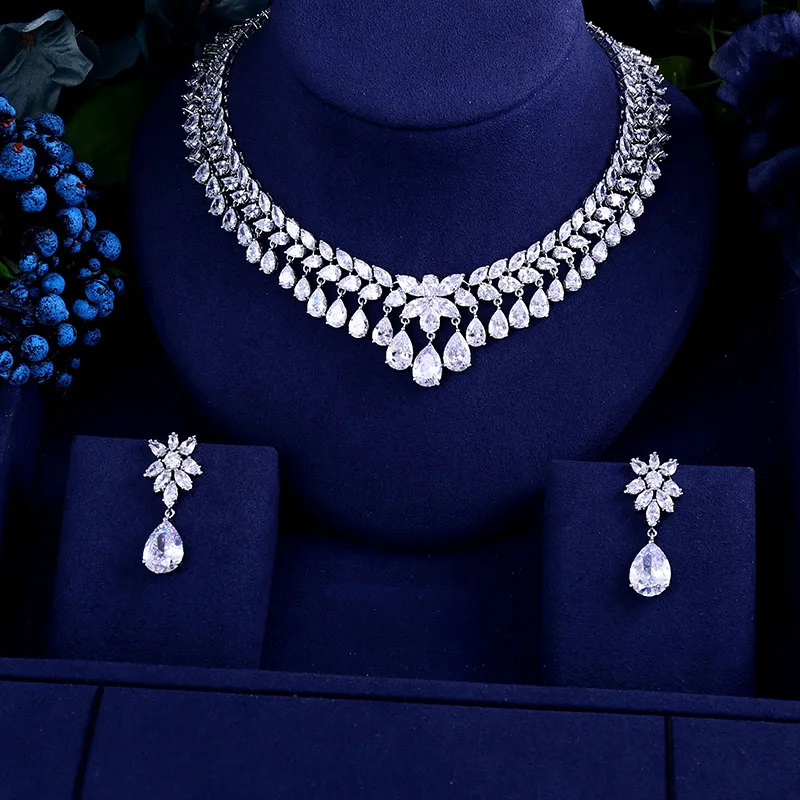 Комплект украшений из серег и ожерелья с кристаллами циркона | Украшения