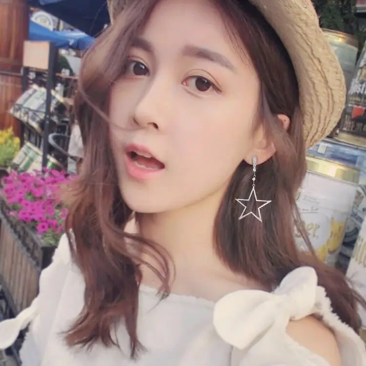 Женские серьги гвоздики с кристаллами Anise асимметричная подвеска Луной и звездой