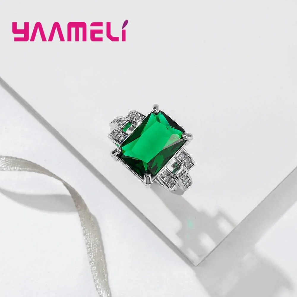Перстень женский из серебра 925 пробы Зеленый хрустальный камень | Украшения и