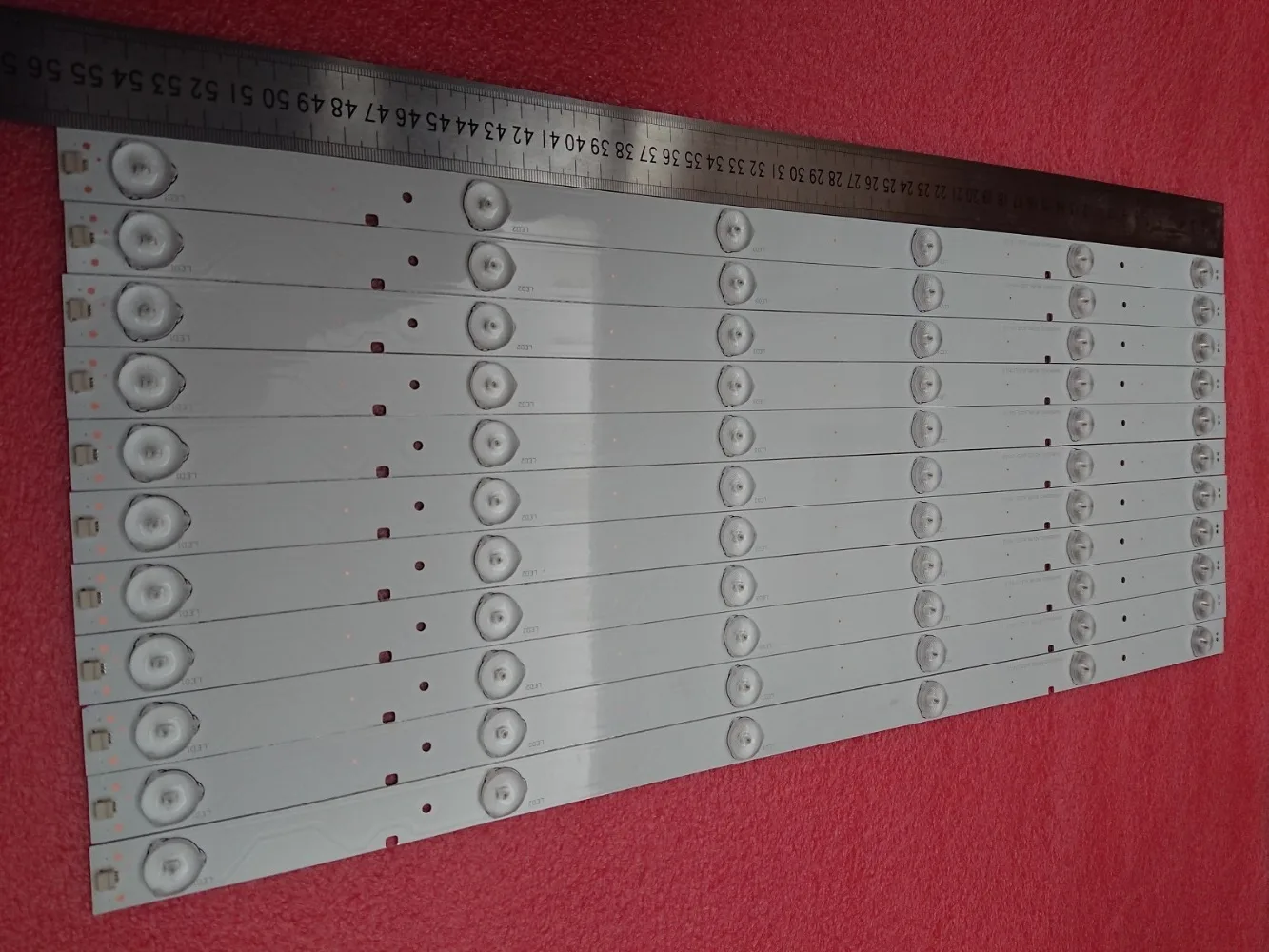 Новый 5 комплектов = 55 шт. 6LED 560 мм Светодиодная подсветка Замена полосы для LBM500P0601 R