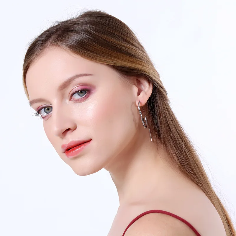 Серьги "Мир ювелирных изделий" с креативной вырезанной фигурой лица из сплава на женской персоне, европейской и американской моды.