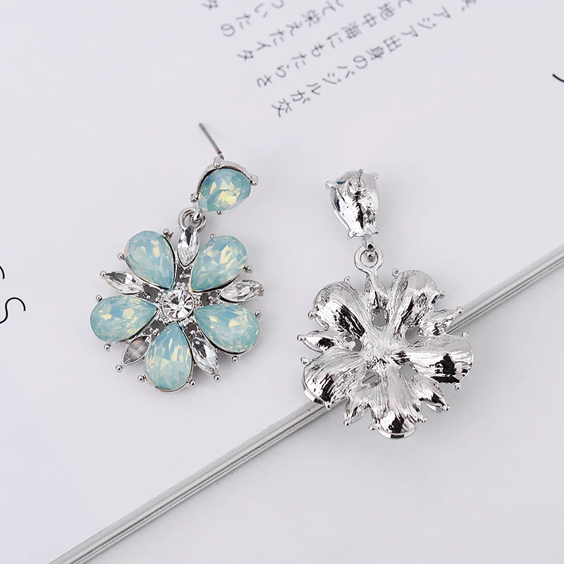 Женские серьги с цветными кристаллами LUBOV серьги-подвески лепестками стразы