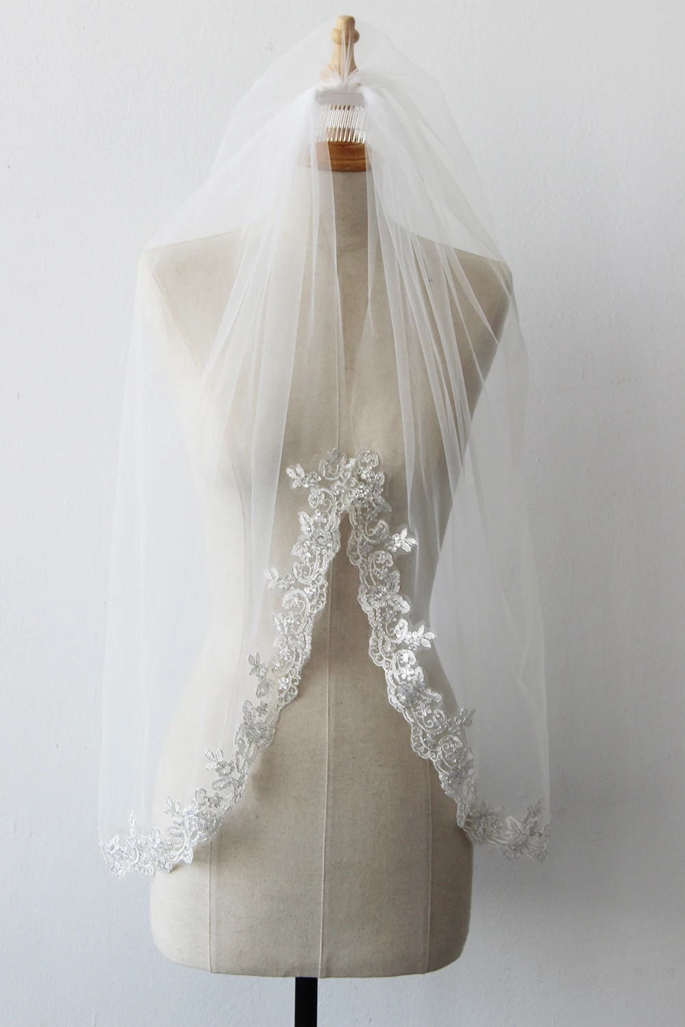 

Veu de Noiva White Ivory Appliques Lace Edge Short Wedding Veil With Comb Cheap One Layer Bridal Veil Voile Mariage