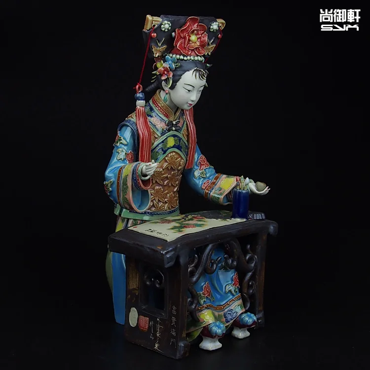 В стиле кукол Shiwan мастер изобразительных керамические изделия с богатыми цифры