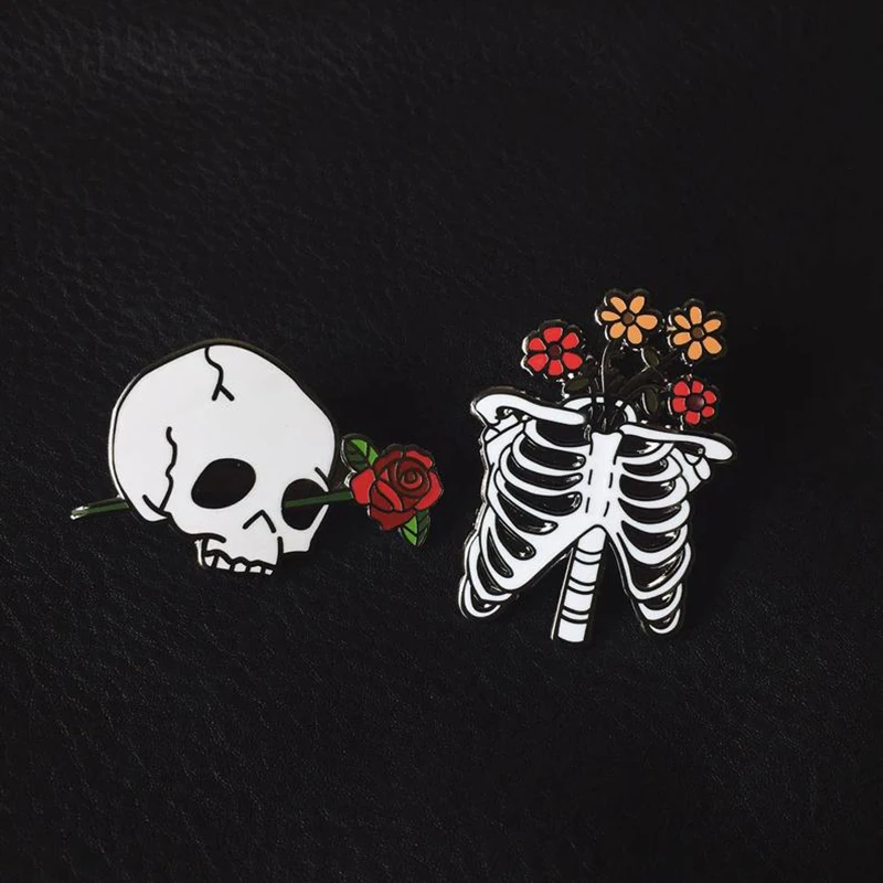 Женская эмалированная брошь Goth Romance черная в стиле панк с эмалью изображением
