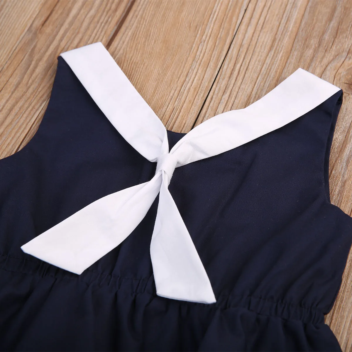 Милое матросское платье без рукавов новинка 2017 летнее в полоску для маленьких