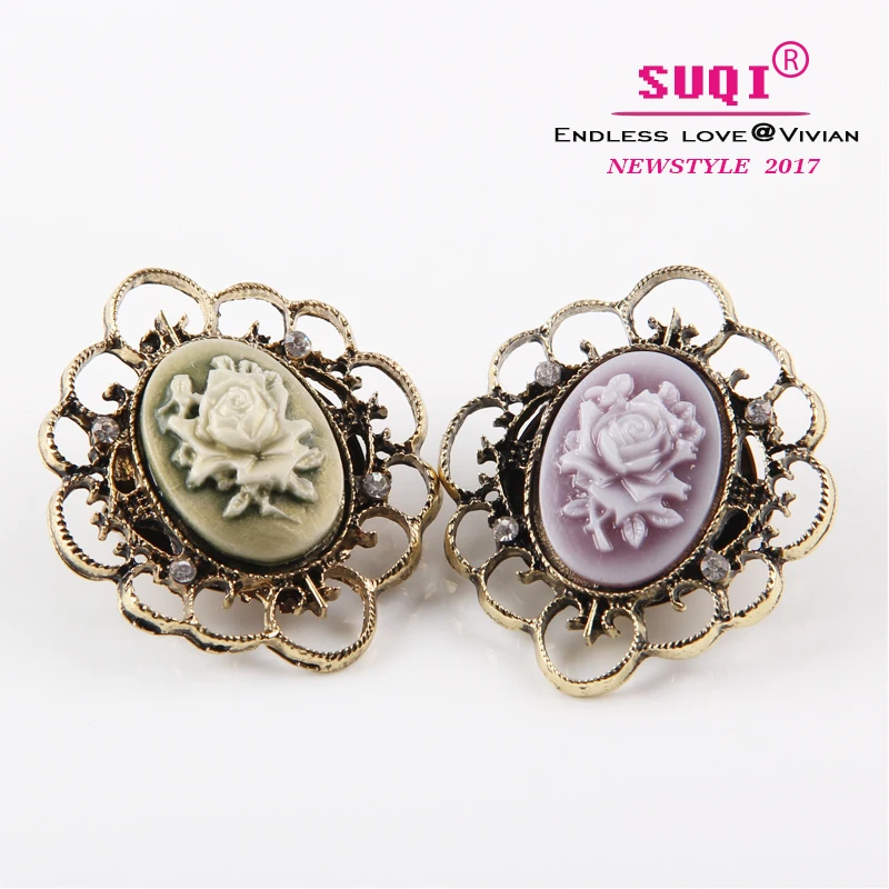

Fashion Antique Gold Vintage Brooch Pins Female Brand Jewelry Queen Cameo Brooches Rhinestone For Women Christmas Gift