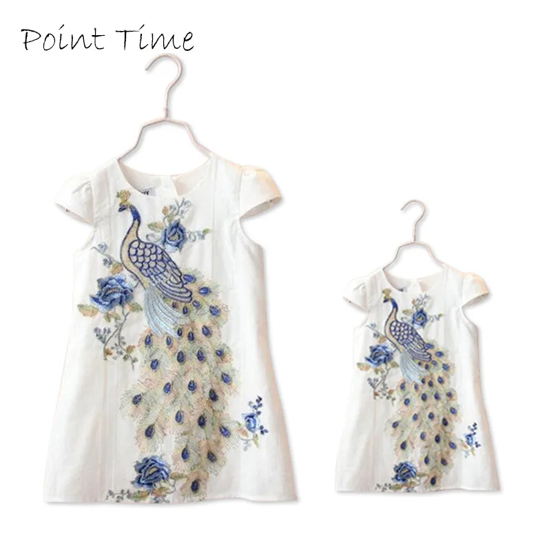 Новые стильные платья для сестер семейная одежда платье с вышивкой павлина семьи