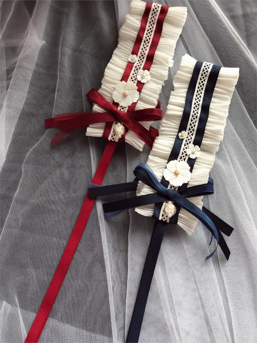 

The Chinese classical Lolita wind bells of beads color purple red two hands as a hair band