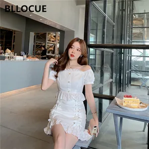 Женский комплект из 2 предметов BLLOCUE, короткий топ с оборками и воротником-надписью, юбка на бедрах с завышенной талией, лето 2019