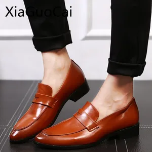 Винно-красные дышащие мужские официальные туфли на весну и осень, классические туфли в Корейском стиле, мужские резиновые однотонные туфли без шнуровки на плоской подошве, мужские классические туфли