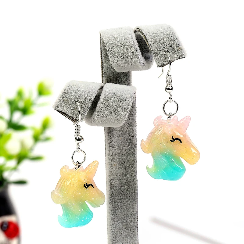 Модные серьги капельки в виде единорога полимерная серьга подарок на день