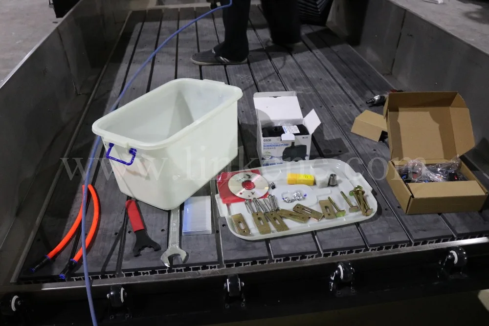 5 оси с ЧПУ резьба по дереву машина/маршрутизатор машина для камня 1325 |