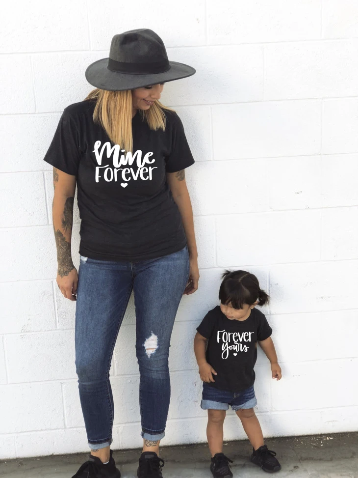 Рубашки для мамы и меня «Forever Yours» и «Mine Forever» Одинаковая одежда с короткими рукавами для мамы и дочки и сына одежда для детей и мам