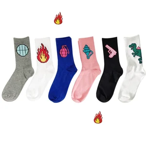 Унисекс повседневные носки Harajuku Корейский Японский хлопок котенок пламя Ulzzang носки мужские китайские кактусовый пистолет Акула инопланетянин влюбленные носки