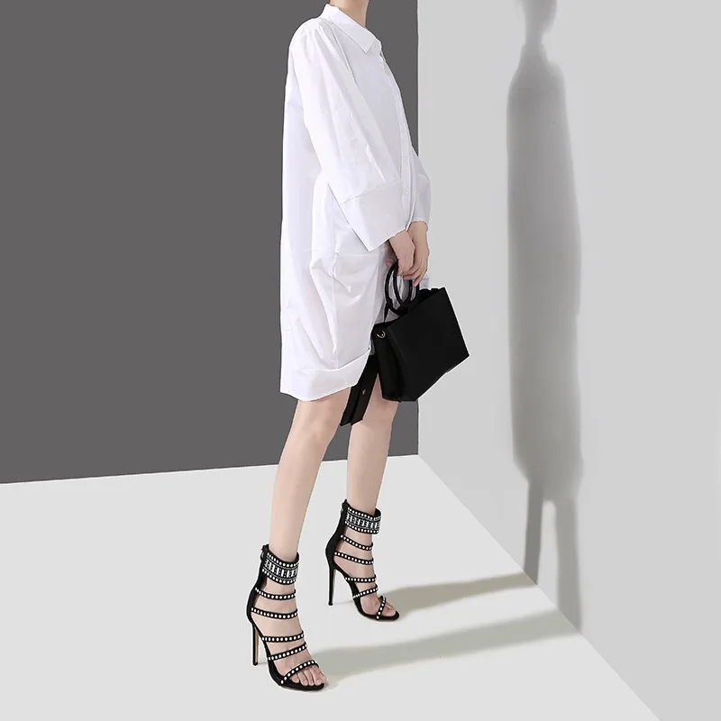 Женское свободное платье-рубашка Cakucool черно-белое длинное в складку с