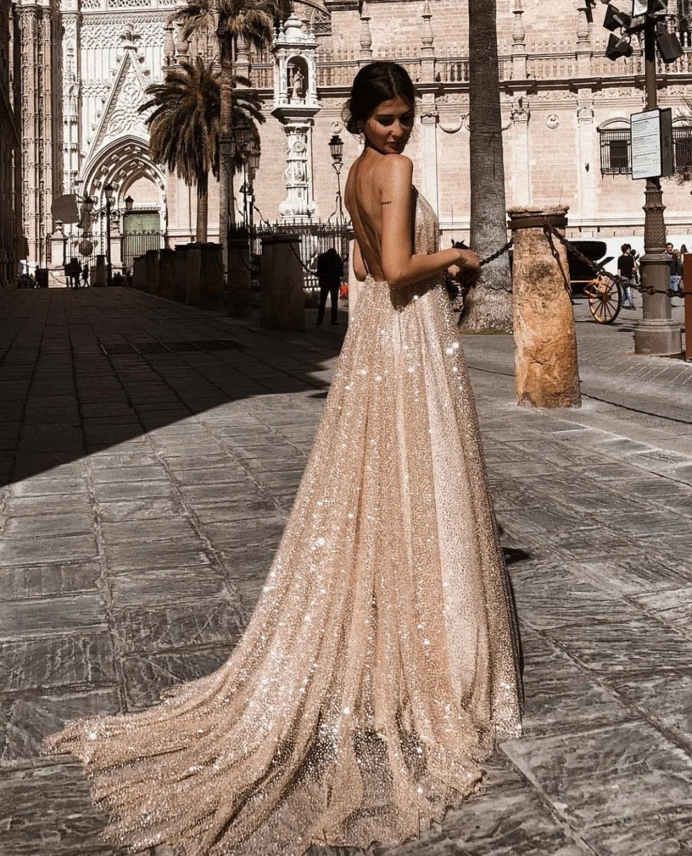 

Sexy Gold Prom Dresses 2021 A-Line Sequin Party Maxys Long Prom Gown V-neck Backless Evening Dresses vestido de fiesta