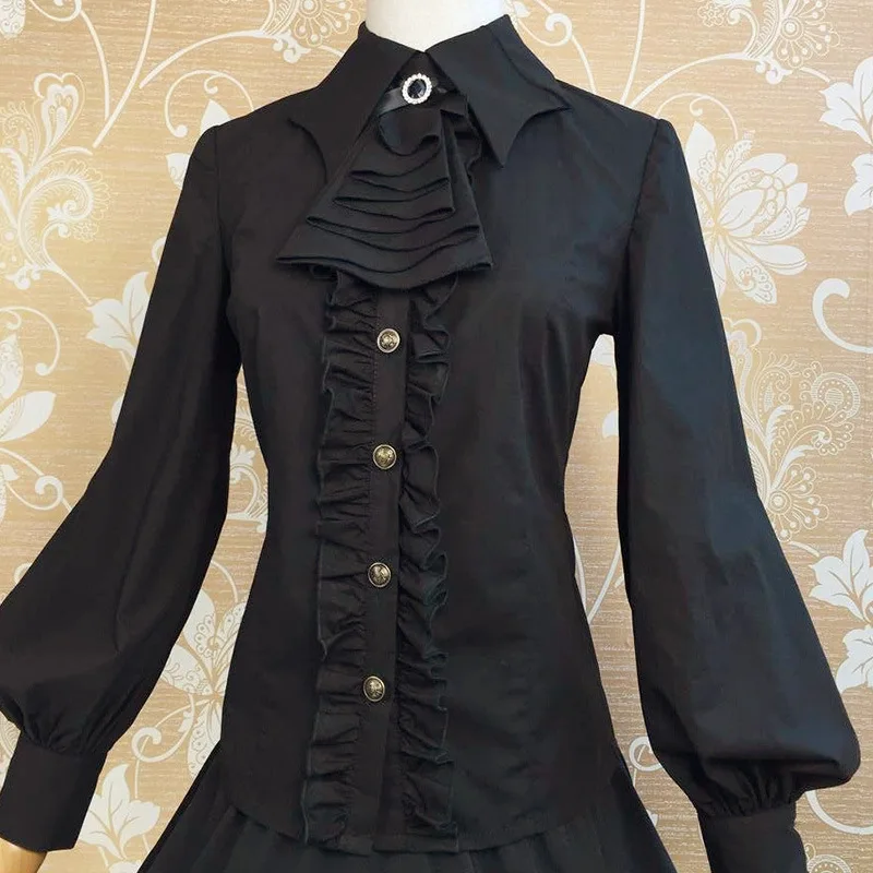 Женская блузка с рукавами фонариками черно белая приталенная в готическом