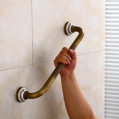 safety handrail Европейские антикварные аксессуары для ванной комнаты, латунные синие и белые фарфоровые двойные зубные чашки для ванной комнаты - Цвет: safety handrail