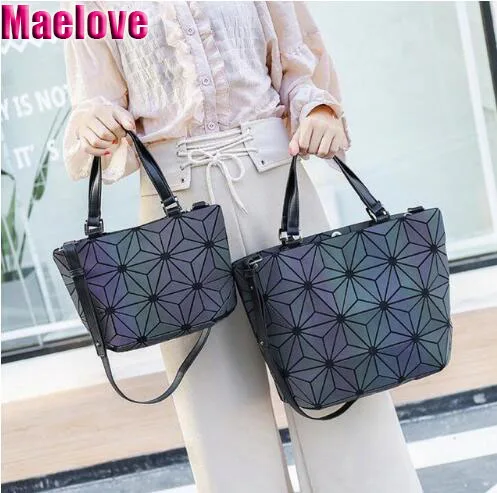 

Maelove 2022 New Women Luminous bag Geometric Large Capacity Tote Shoulder messenger bag Laser Plain Folding Handbags