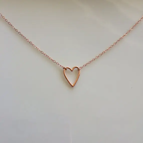 Ажурное ожерелье с подвеской открытым сердцем и надписью love you простое из