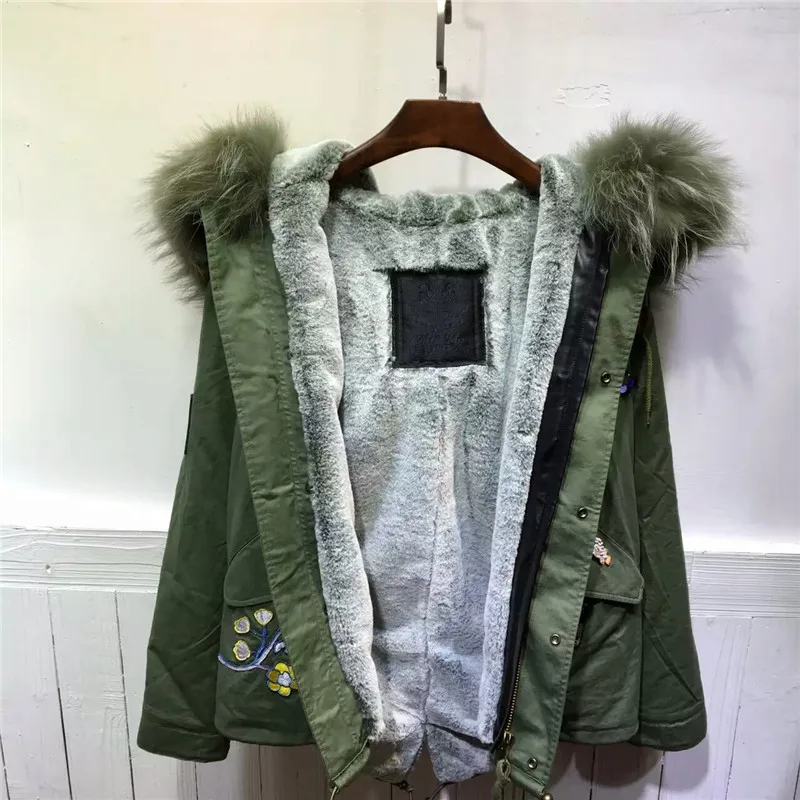 Новинка Женское пальто с капюшоном армейский зеленый цвет большой мех енота