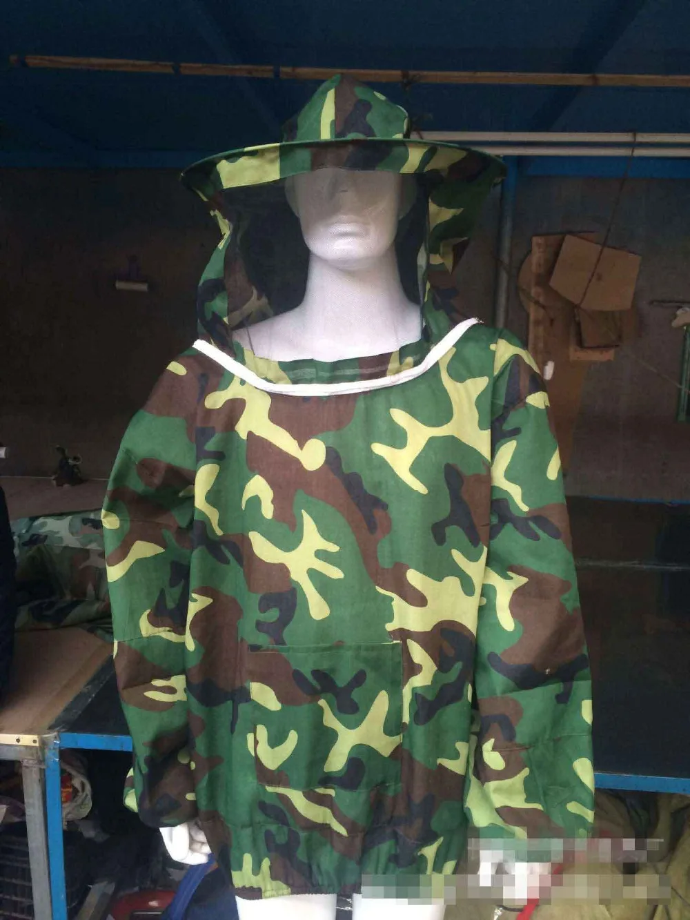 

Free Shipping Beekeeping Jacket and Veil Bee Protecting Dress Camouflage Beekeeping Suit Smock Equip Professinal Protecting Suit