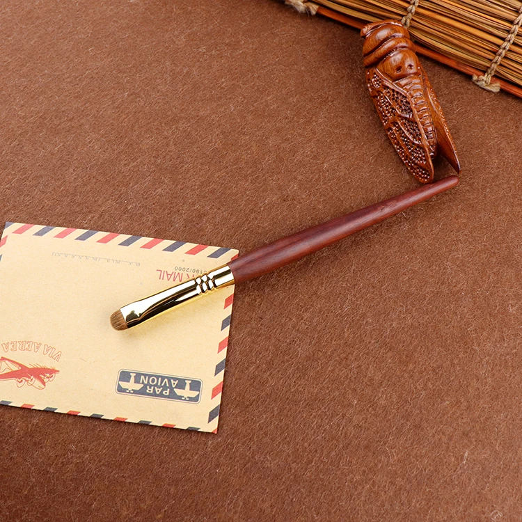 X451 Профессиональная ручная кисть для макияжа из мягких и упругих волос горностая.