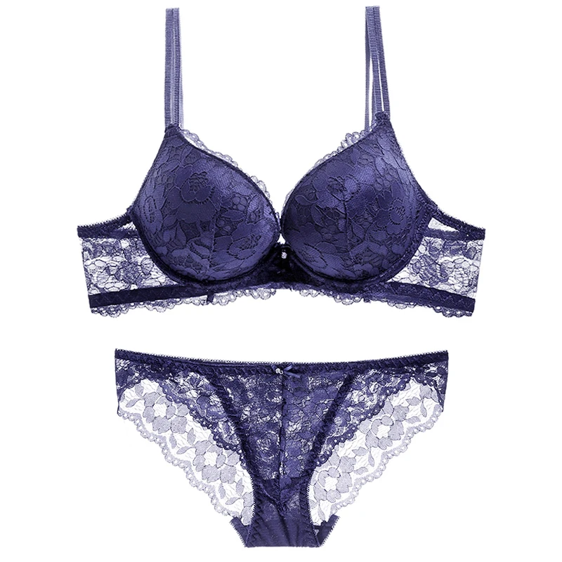 Комплект кружевного нижнего белья с чашками пуш ап и глубоким V образным