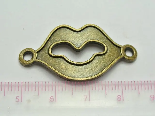 

20 Bronze Tone Alloy Lips Pendants Connector Charms 36X20mm