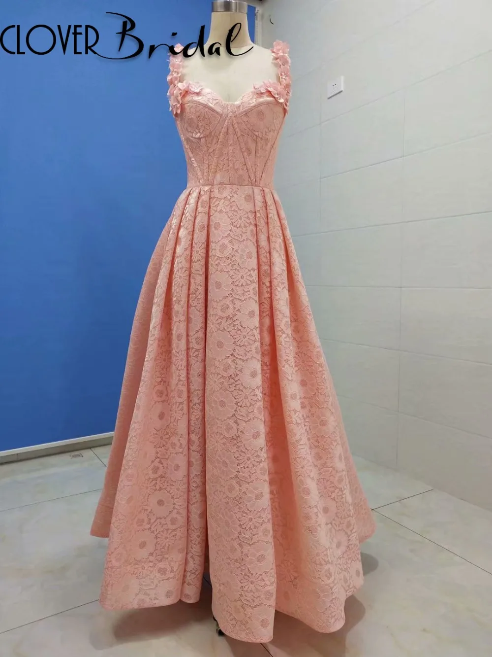 

Женское длинное кружевное платье в пол, на бретельках