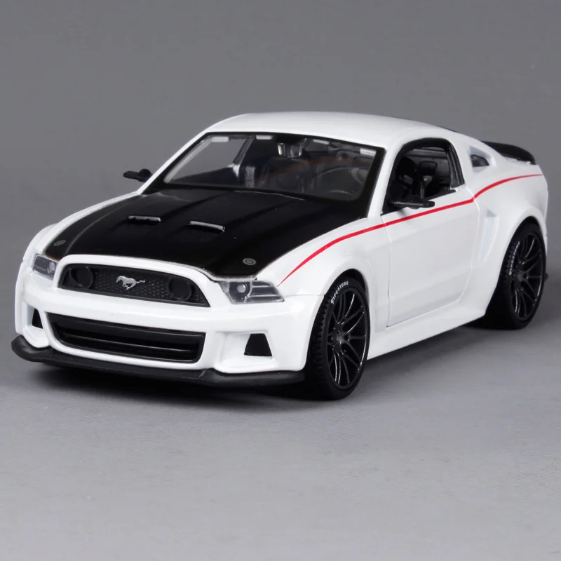 Модель автомобиля Maisto 1:24 2014 FORD MUSTANG STREET RACER литая игрушечная новая в коробке