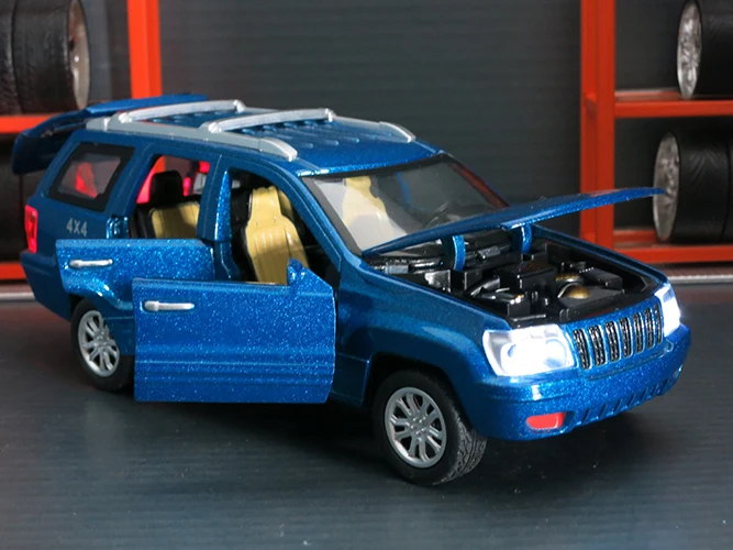 Литая металлическая модель автомобиля в масштабе 1:32 для Jeep Grand Cherokee