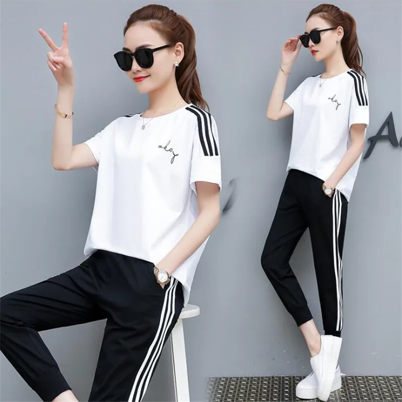 Женский спортивный костюм из двух предметов белая толстовка с коротким рукавом и