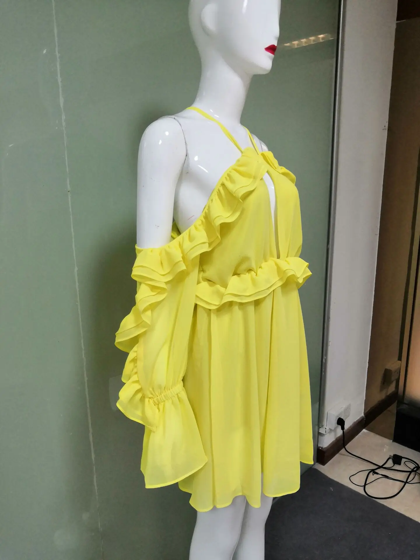 

New Style Pink Yellow Sexy Off Shoulder Summer Hollow Out Spaghetti Strap Chiffon Dress For Women Mini Fashion Dress Wholesale
