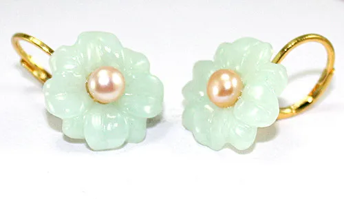 

Attractive Flower Natural Jade Pink Freshwater Pearl Earring