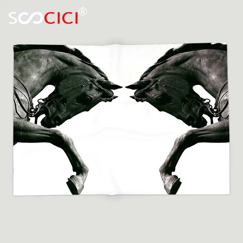 Prezzo Personalizzato Morbido Pile Rimessa Laterale Coperta Sculture Decor Twin Contrasto Horse Heads Statua Immagine Style Arte Vintage Antigue Tema Della Guerra