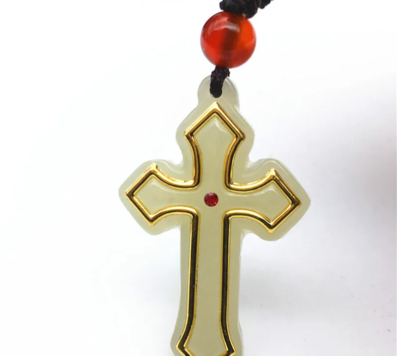 

Золотая подвеска с нефритом, инкрустированная золотом, с христианским крестом